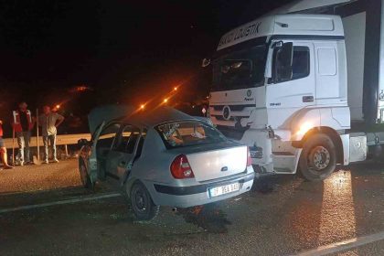 kirikkalede-tir-ile-otomobil-carpisti-6-yarali
