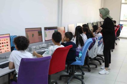 10-bin-cocuk-melikgazinin-yaz-kurslarinda-tatilini-dolu-dolu-gecirdi