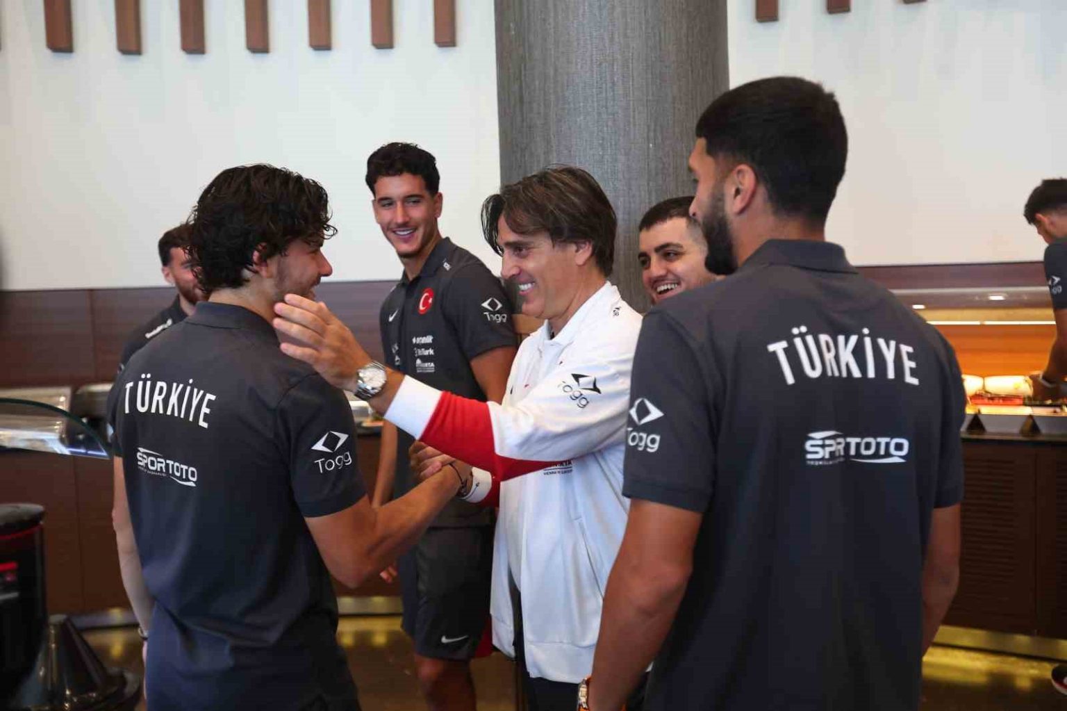 a-milli-futbol-takimi-rivada-toplandi