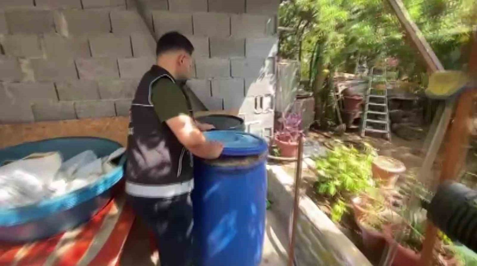 adanada-2-bin-930-litre-kacak-icki-ele-gecirildi