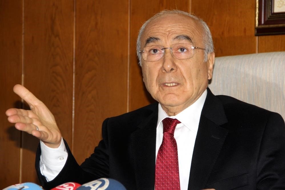 adananin-eski-buyuksehir-belediye-baskani-aytac-durak-ucakta-fenalasti