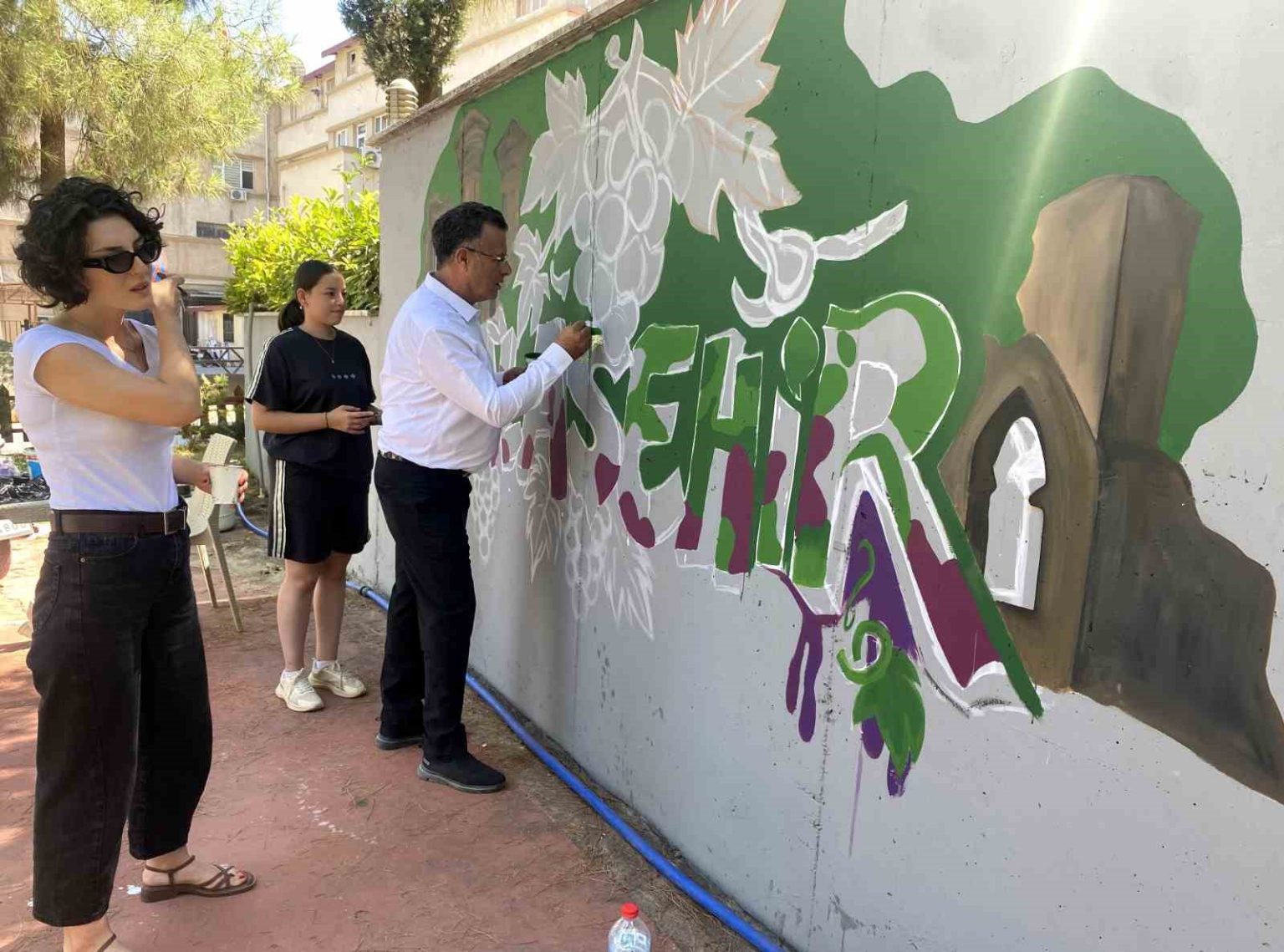 alasehiri-duvar-resimleriyle-anlatti