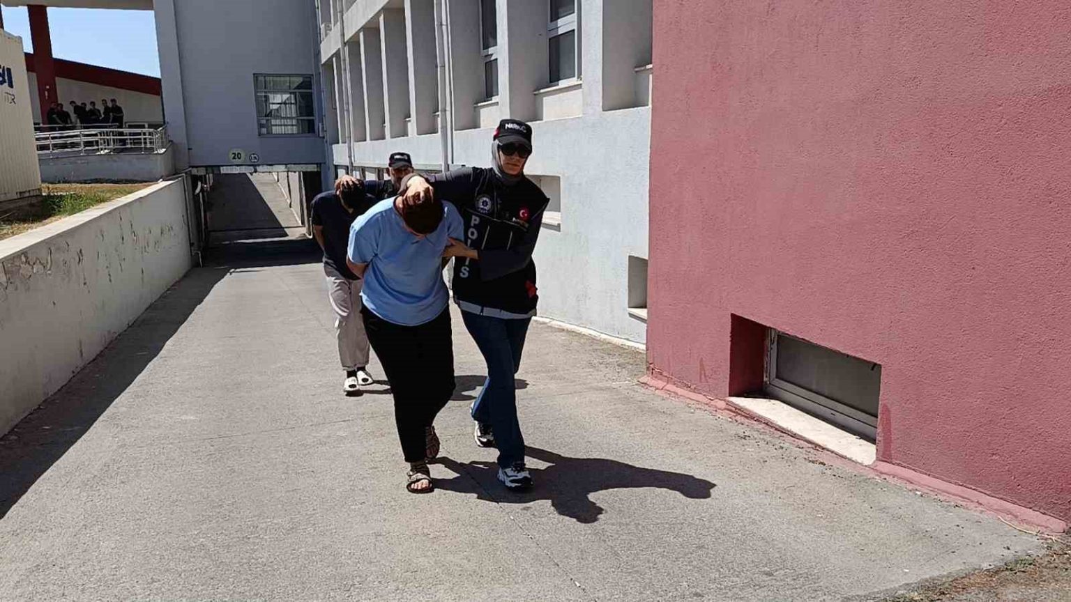 aracta-5-kilo-esrar-ile-yakalandilar-haberimiz-yok-savunmasi-yaptilar