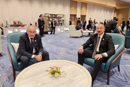 azerbaycan-cumhurbaskani-aliyev-cinde-pasinyan-ile-sohbet-etti