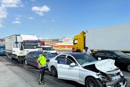 balikesirde-4-arac-zincirleme-trafik-kazasi-yapti