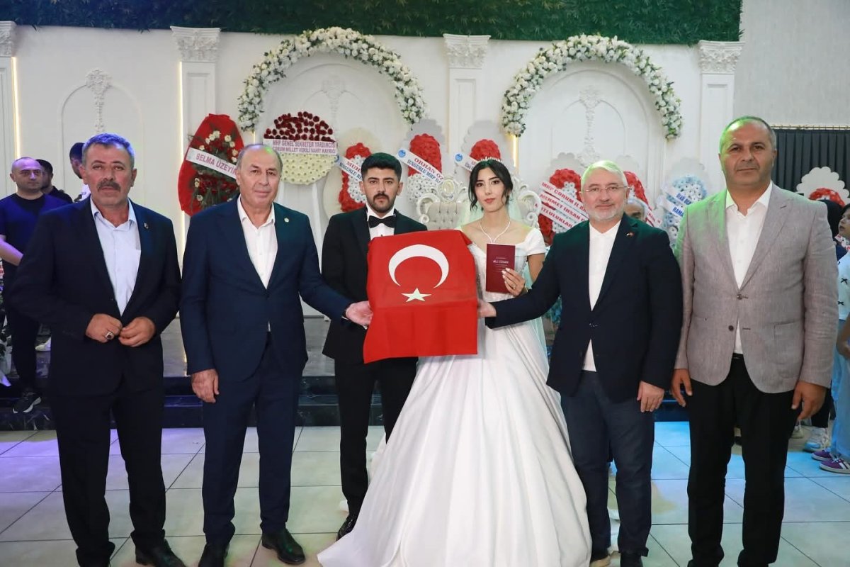 baskan-arslan-dunyaevine-giren-kizinin-nikahini-kiydi