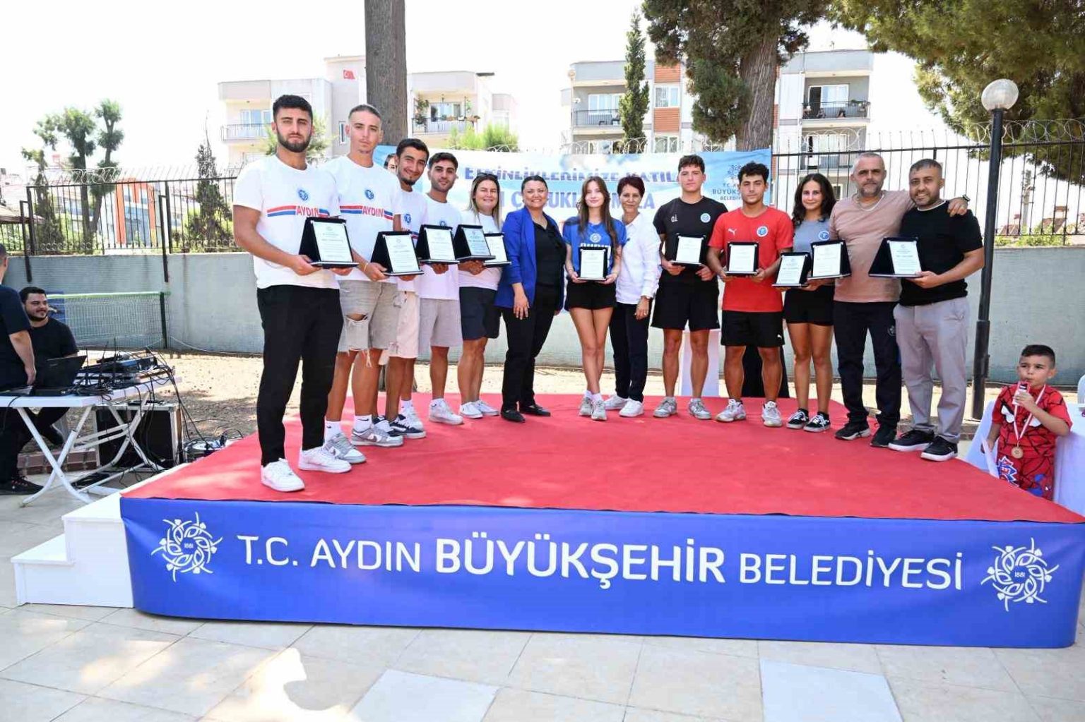 baskan-cercioglundan-otizmli-cocuklara-anlamli-destek