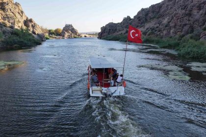bozkirin-kalbinde-huzur-dolu-tekne-turu-tarih-ve-dogayla-ic-ice-bir-yolculuk