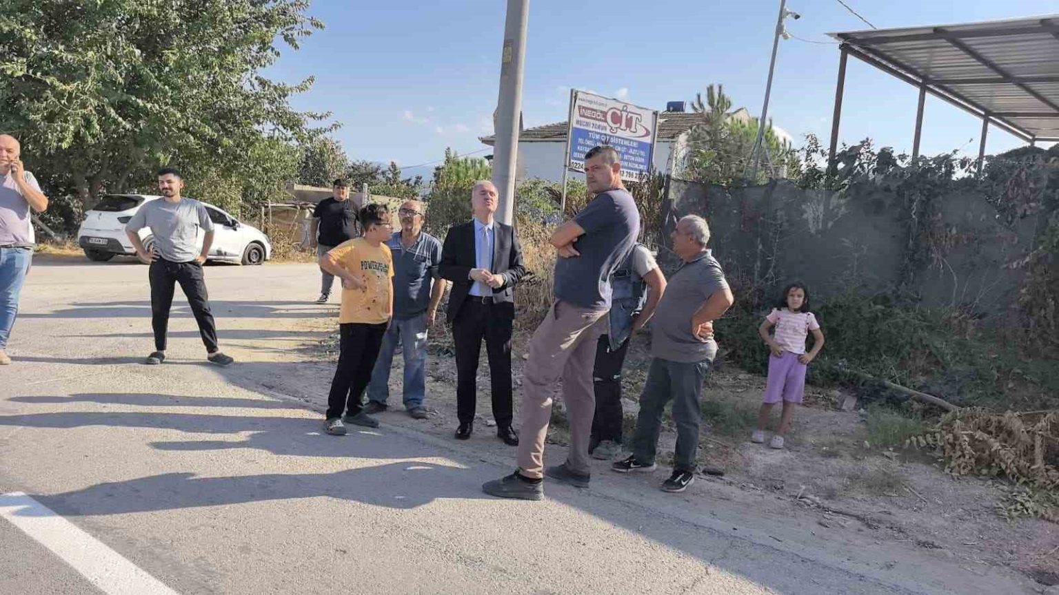 bursada-meydana-gelen-trafik-kazasina-belediye-baskani-mudahale-etti