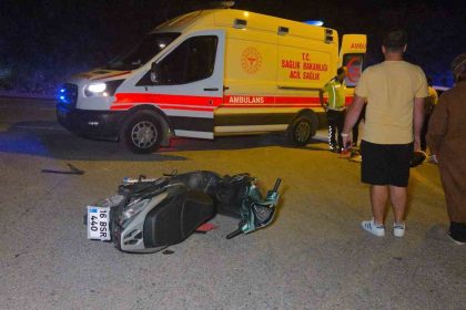 bursada-motosiklet-otomobille-carpisti-2-kardes-yaralandi