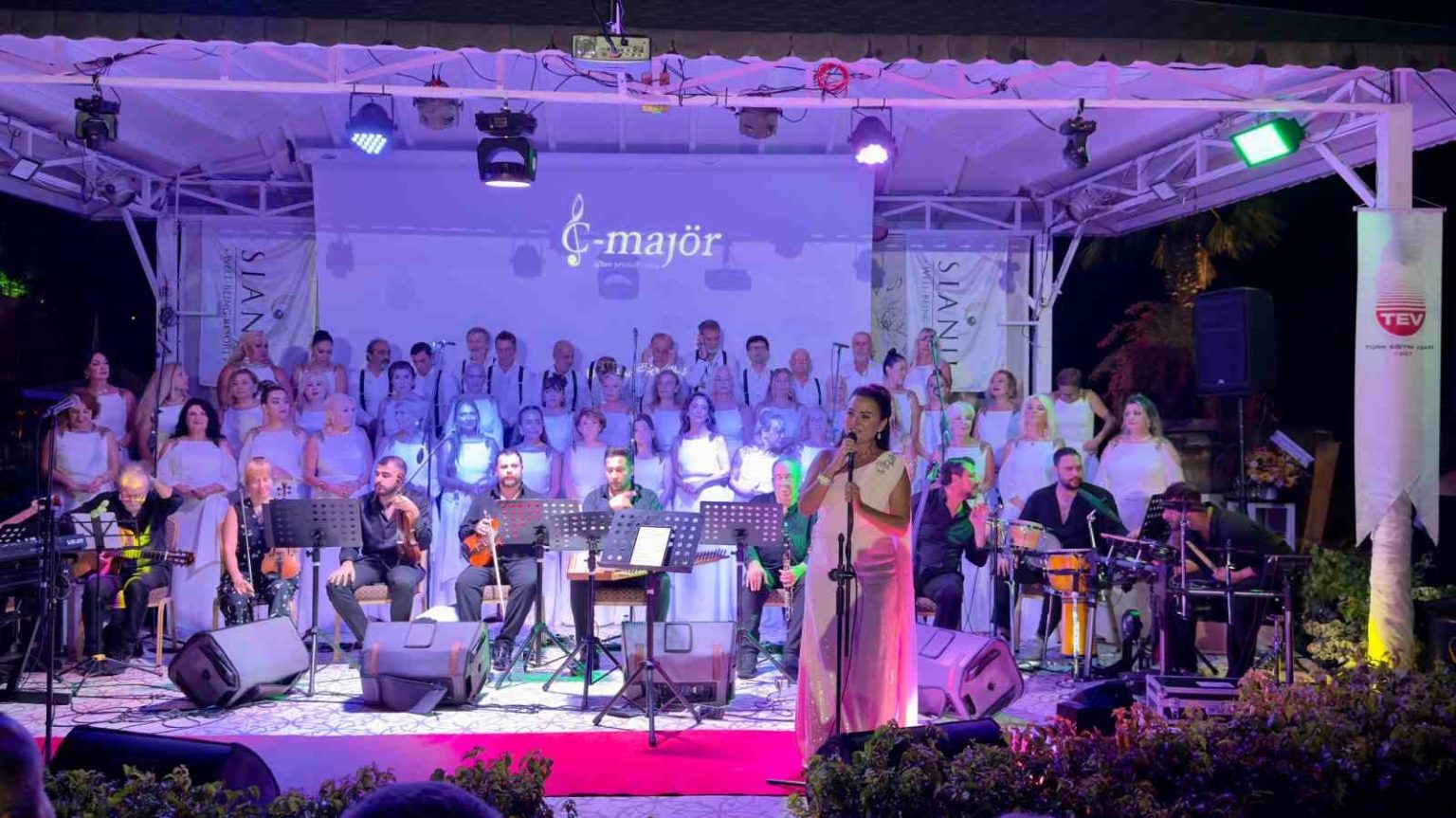 c-majorden-bodrumda-anlamli-konser