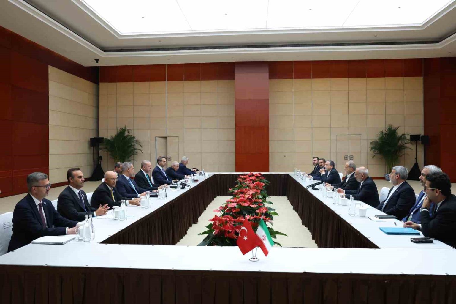 cumhurbaskani-erdogan-pezeskiyan-ile-gorustu