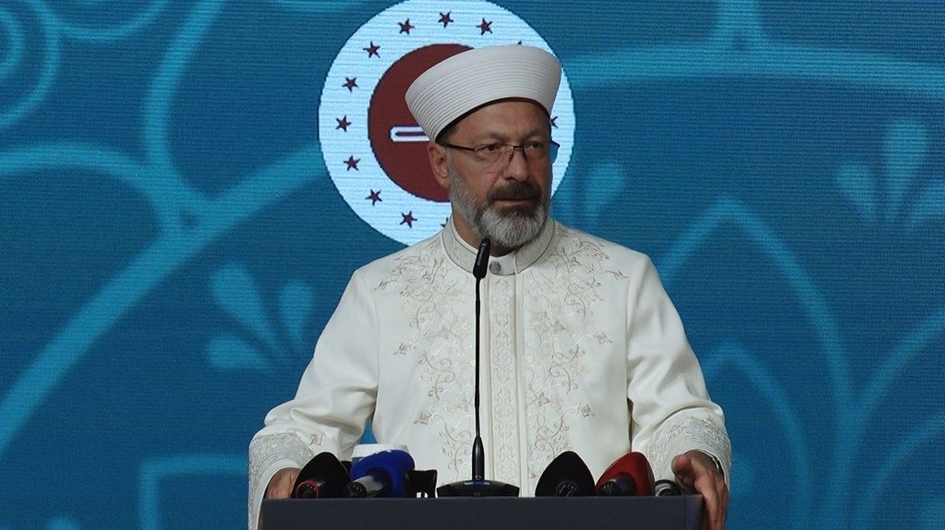 diyanet-isleri-baskani-erbas-bu-sene-mevlid-i-nebiyi-1-hafta-degil-1-yil-olarak-ihya-edecegiz
