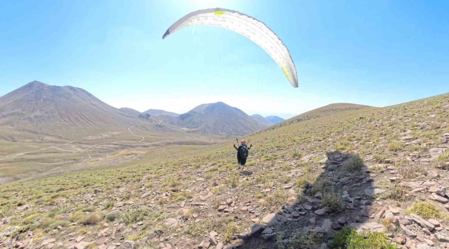 erciyesin-3-bin-500-metre-rakimina-yamac-parasutu-ile-ciktilar