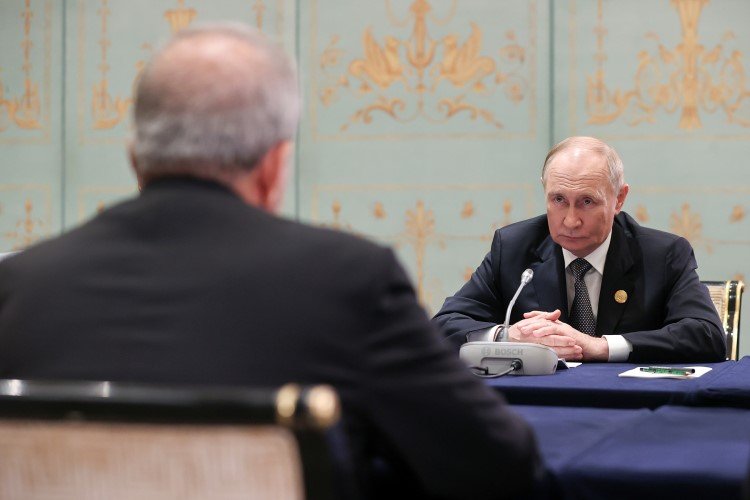 iran-cumhurbaskani-pezeskiyan-rusya-devlet-baskani-putin-ile-bir-araya-geldi