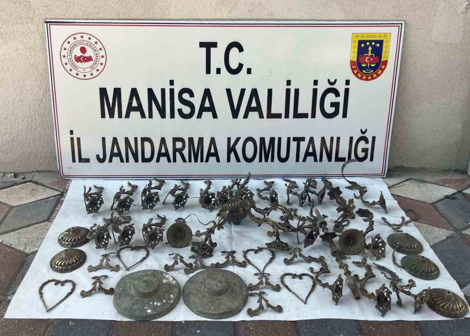 jandarmadan-kacak-kazi-yapan-10-kisiye-sucustu