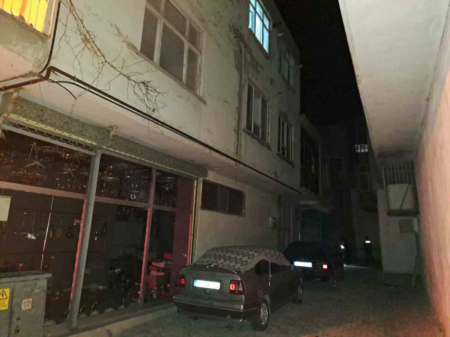 kahramanmarasta-3-kattan-dusen-cocuk-agir-yaralandi