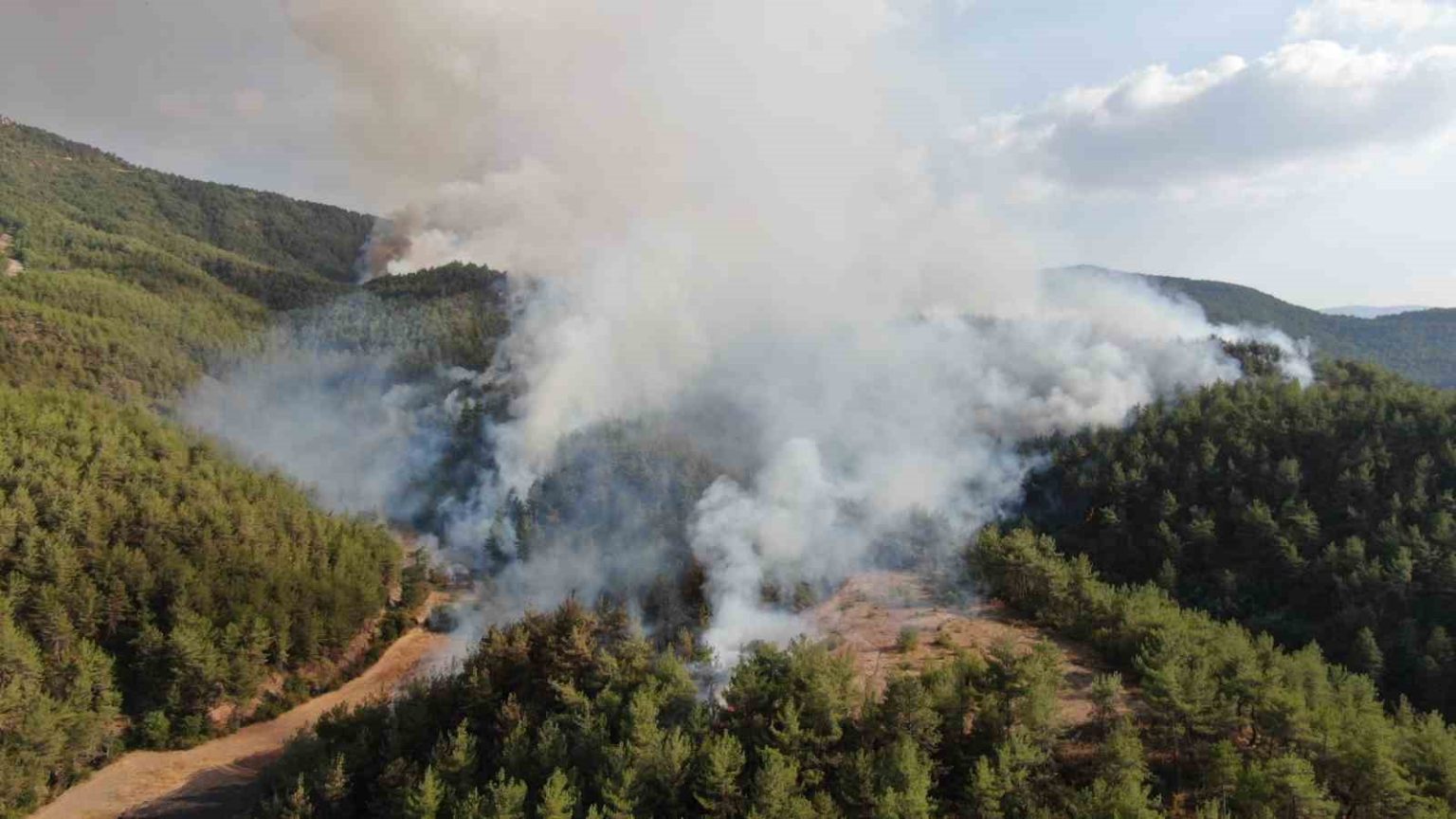 kastamonu-karabuk-sinirinda-ikinci-orman-yangini-havadan-ve-karadan-mudahale-ediliyor