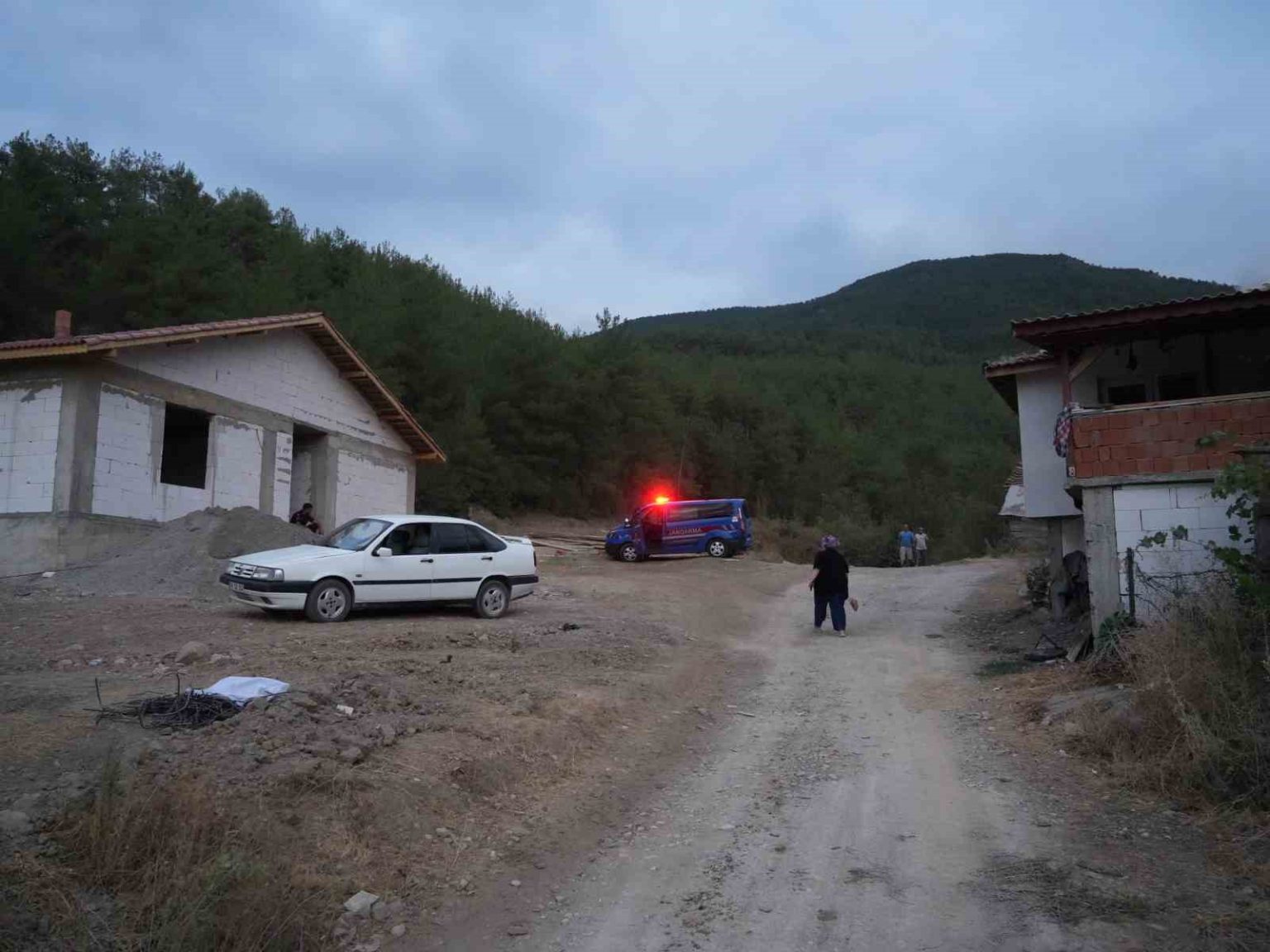 kastamonuda-tahliye-edilen-koylerde-vatandaslarin-endiseli-bekleyisi