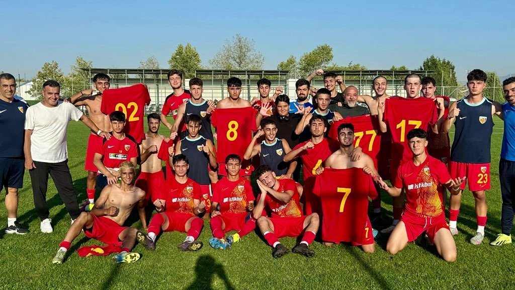kayserispor-paf-takimi-farkli-kazandi