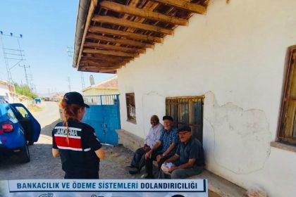 kirsehirde-jandarma-ekipleri-dolandiriciliga-karsi-vatandaslari-bilgilendirdi