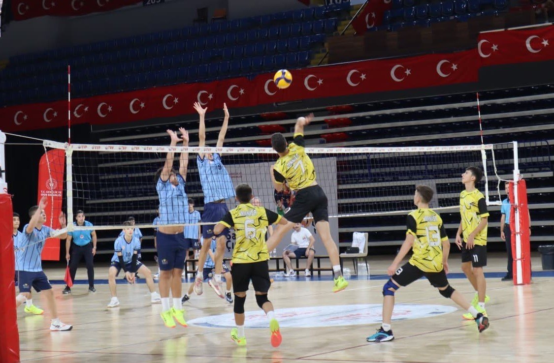 manisa-erkek-voleybol-takimi-turkiye-sampiyonu-oldu