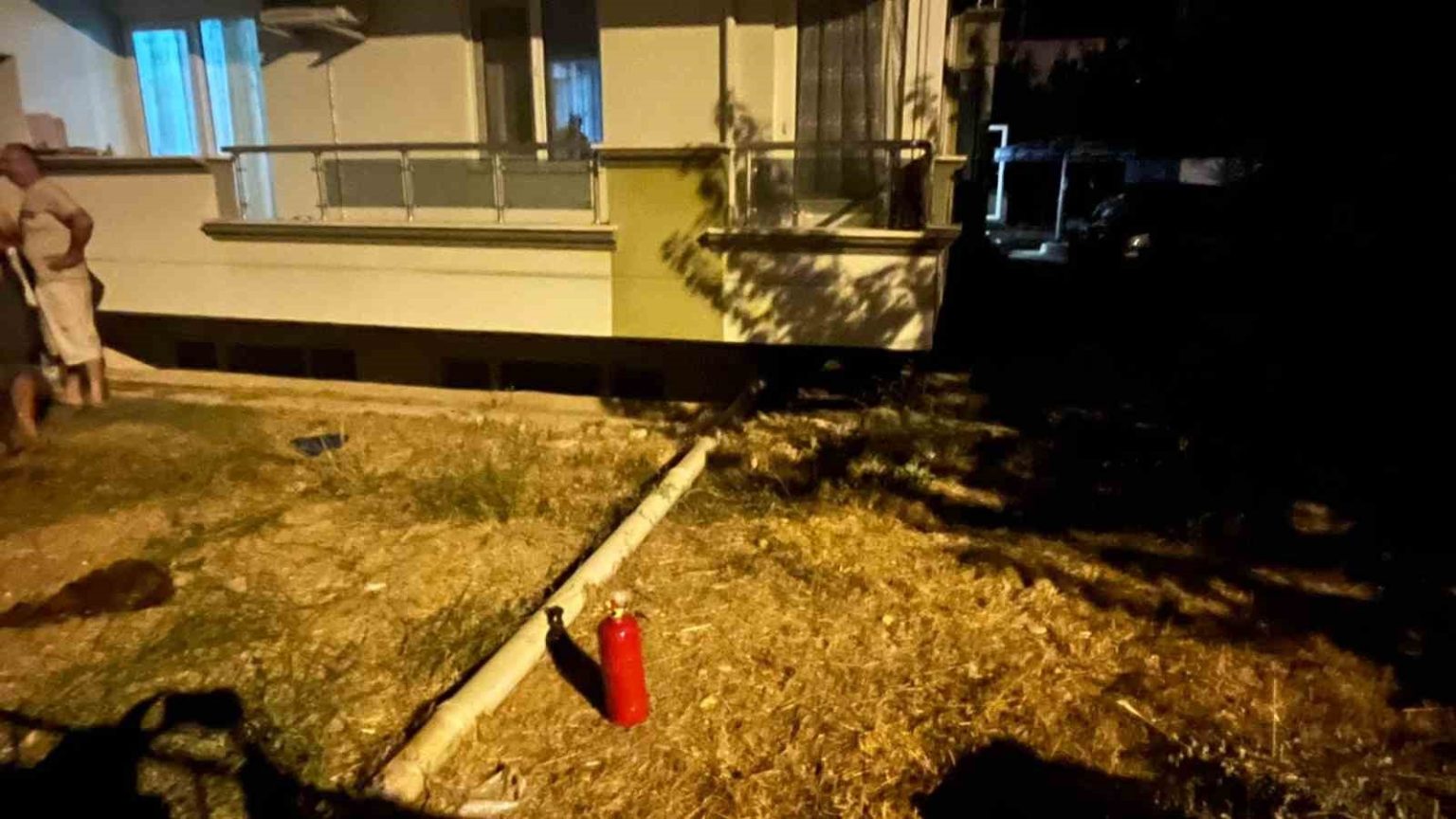mentese-belediye-baskani-arasin-ailesinin-evine-molotoflu-saldiri