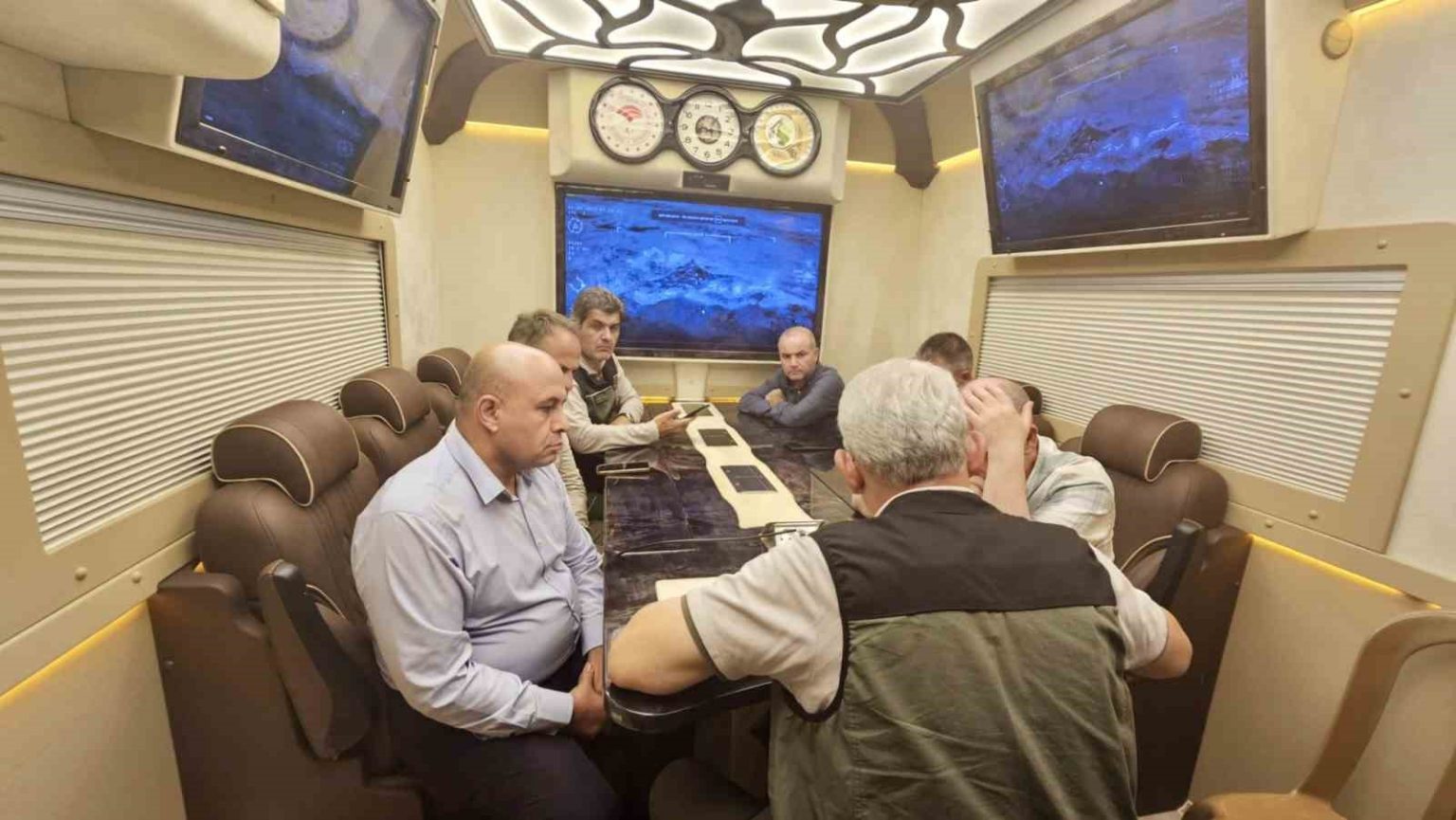 mobil-yangin-yonetim-yangin-merkezinde-koordinasyon-toplantisi-yapildi