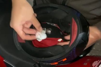 motosiklet-kaskina-gizlenmis-uyusturucu-ele-gecirildi