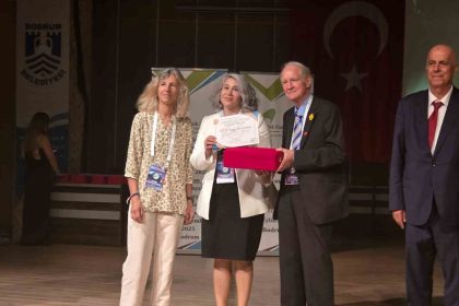 prof-dr-canbay-onur-odulune-layik-goruldu