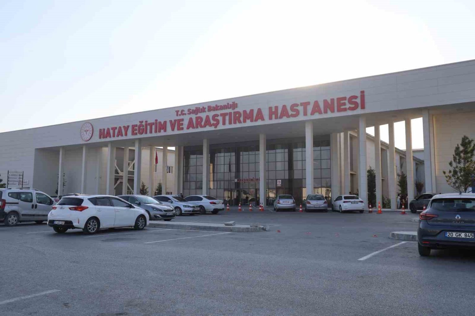 sinir-krizi-gecirerek-annesini-ve-babasini-doven-sahis-dur-ihtarina-uymayarak-ortaligi-savas-alanina-cevirdi