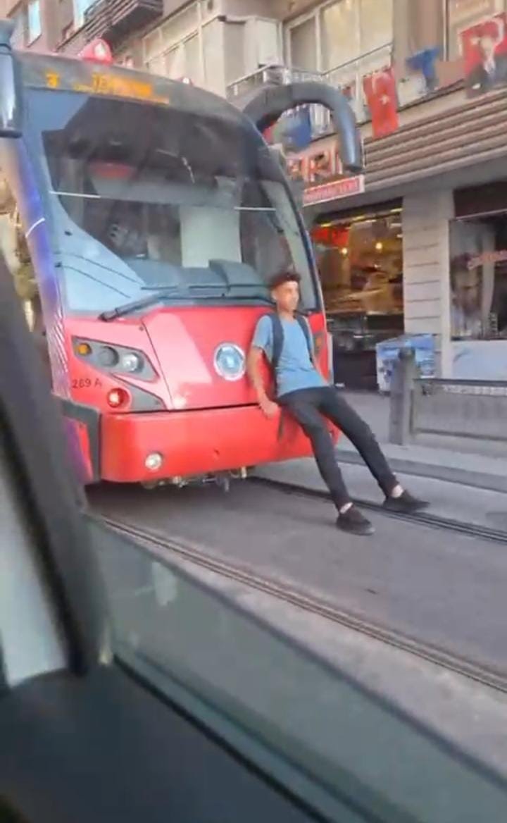 tramvayla-tehlikeli-oyun