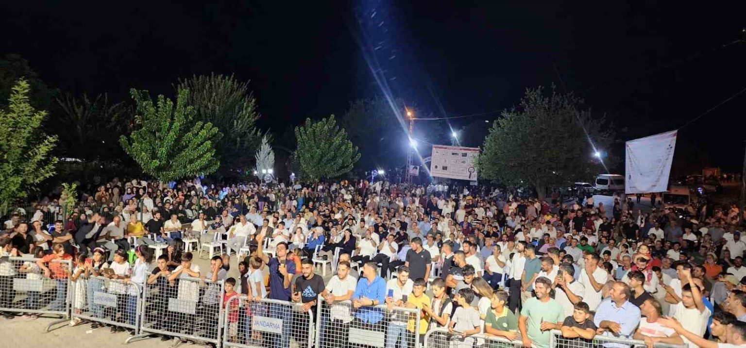 ucocakta-duzenlenen-konserde-vatandaslar-doyasiya-eglendi
