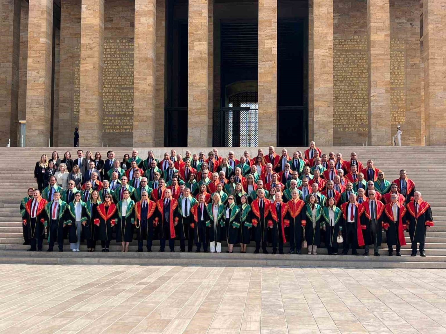 yargitay-uyeleri-adli-yilin-acilisi-dolayisiyla-anitkabiri-ziyaret-etti