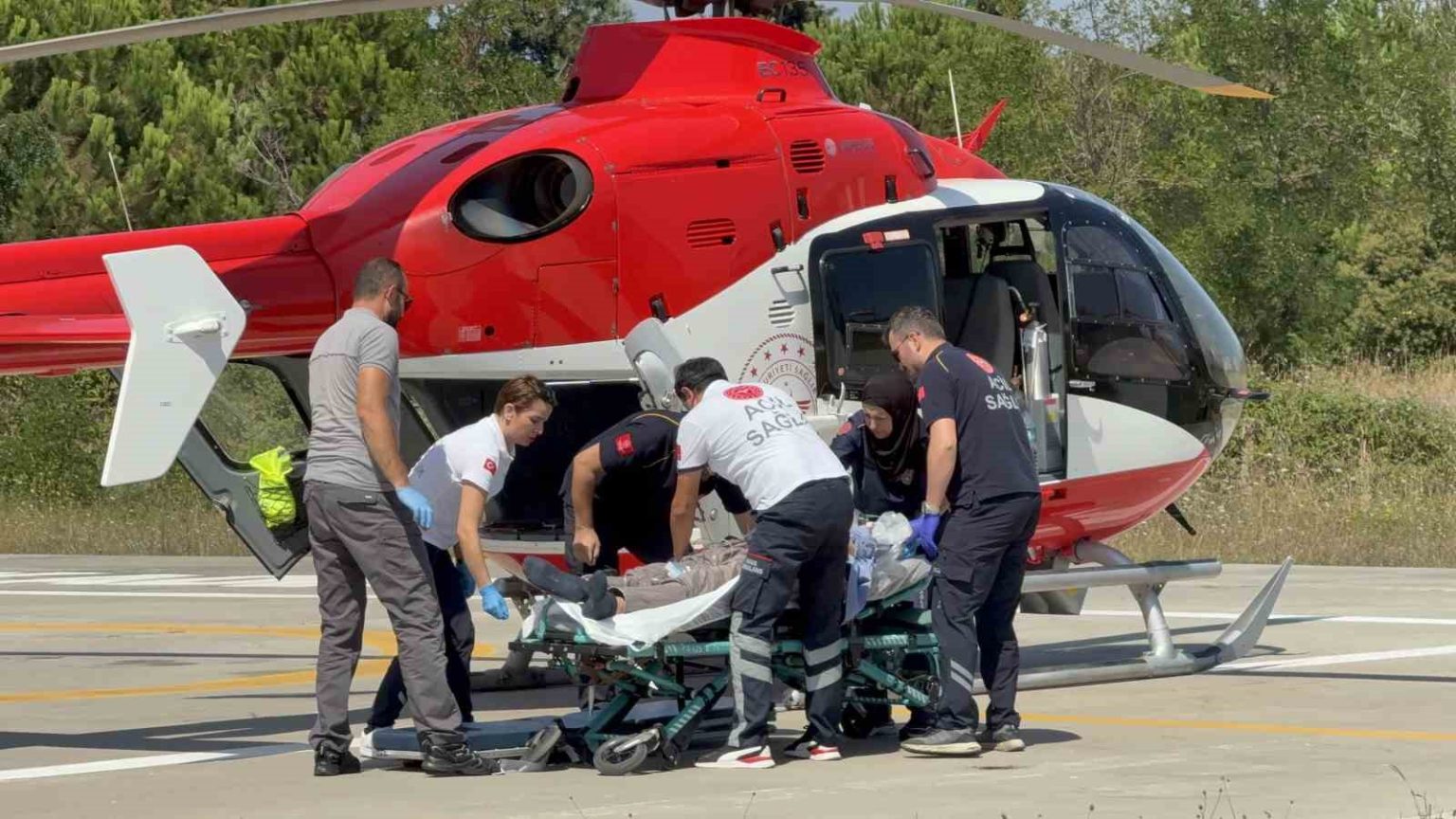 yasli-adamin-yardimina-ambulans-helikopter-yetisti