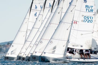 yelken-festivalinde-yuzlerce-yelkenci-onlarca-tekne-zorlu-parkurlarda-ruzgarla-yaristi