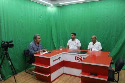 2-saat-planlanan-program-3-dakika-surdu-moderator-ne-yapacagini-sasirdi