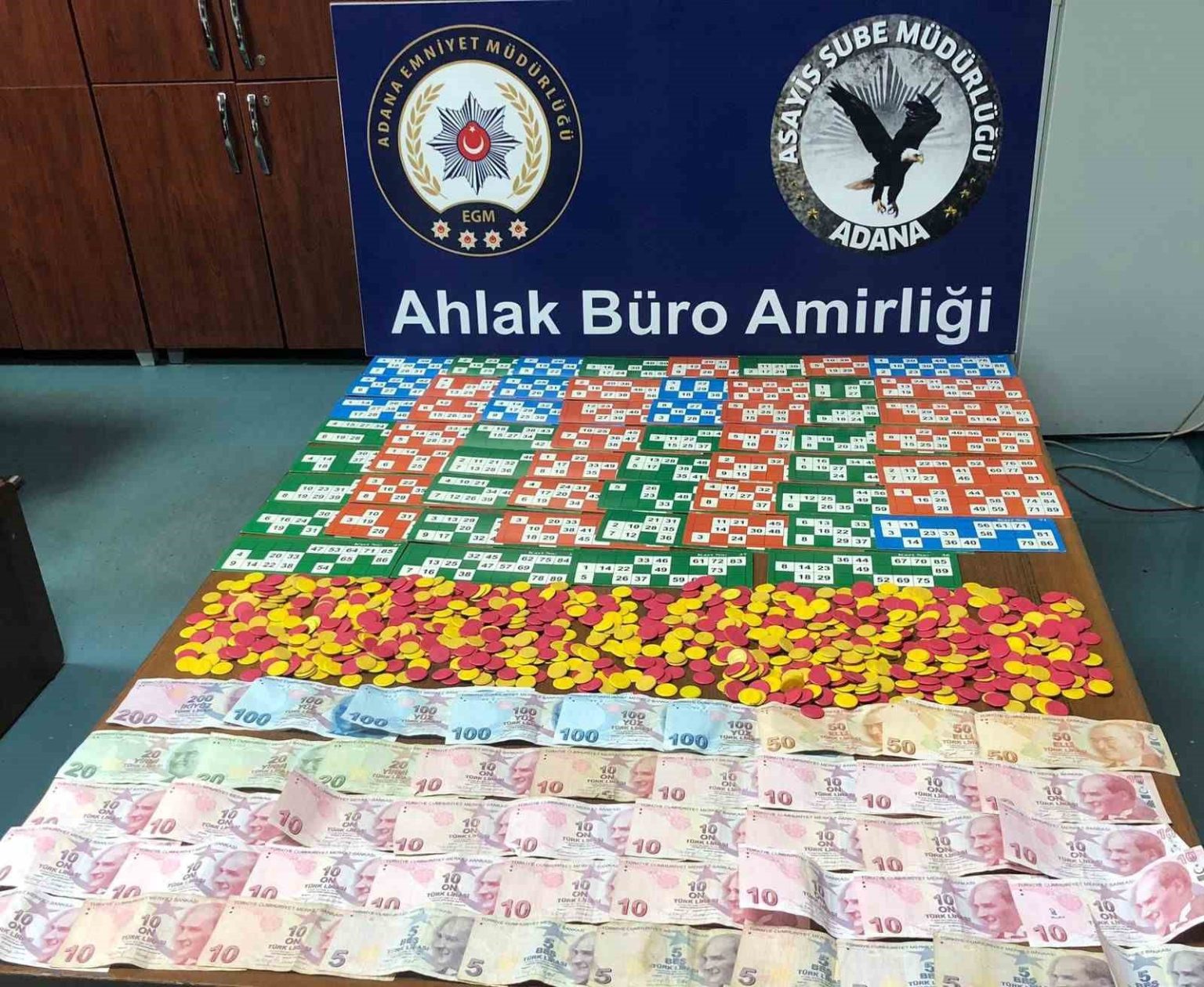 adanada-kumarla-mucadele-8-ayda-105-baskin-yapildi-25-milyon-tl-ceza-kesildi