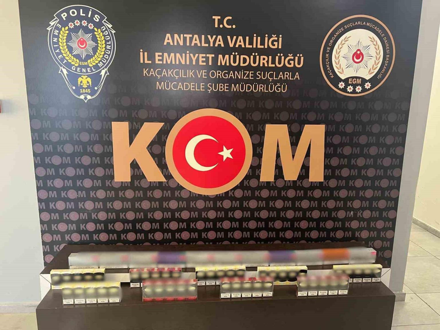 antalyada-kom-ekipleri-712-bin-440-adet-makaron-ele-gecirdi