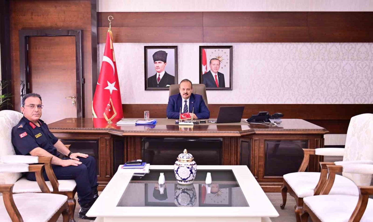 aydin-il-jandarma-komutani-carikcioglu-gorevine-basladi