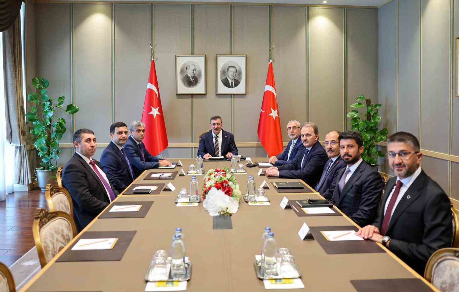 bakan-isikhan-azerbaycan-calisma-ve-halkin-sosyal-korumasi-bakani-aliyev-ile-bir-araya-geldi