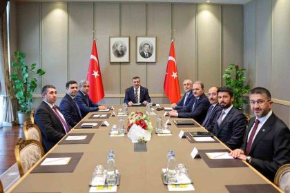 bakan-isikhan-azerbaycan-calisma-ve-halkin-sosyal-korumasi-bakani-aliyev-ile-bir-araya-geldi