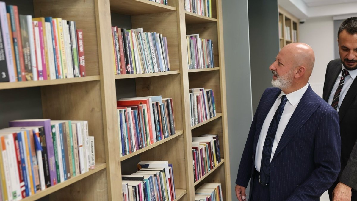 baskan-colakbayrakdardan-kayseriye-turkiyenin-en-gorkemli-kutuphanesi