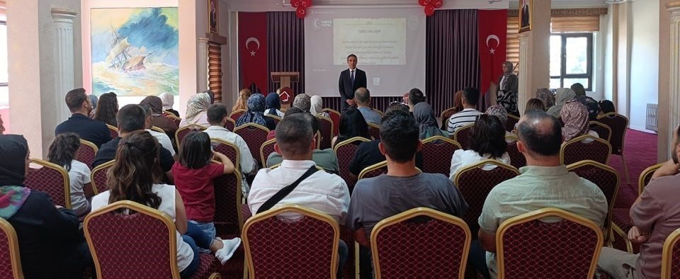 bayburtta-ogretmen-bilgilendirme-ve-egitim-toplantilari-basladi