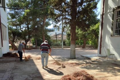 bayirkoy-belediyesinden-egitim-yili-oncesi-bahce-temizligi