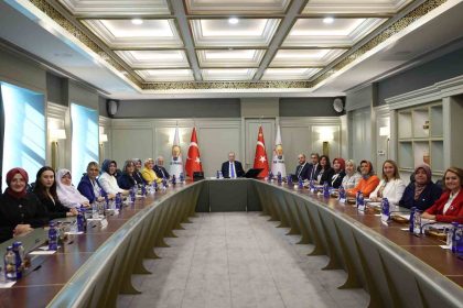 cumhurbaskani-erdogan-ak-partili-kadin-belediye-baskanlarini-kabul-etti