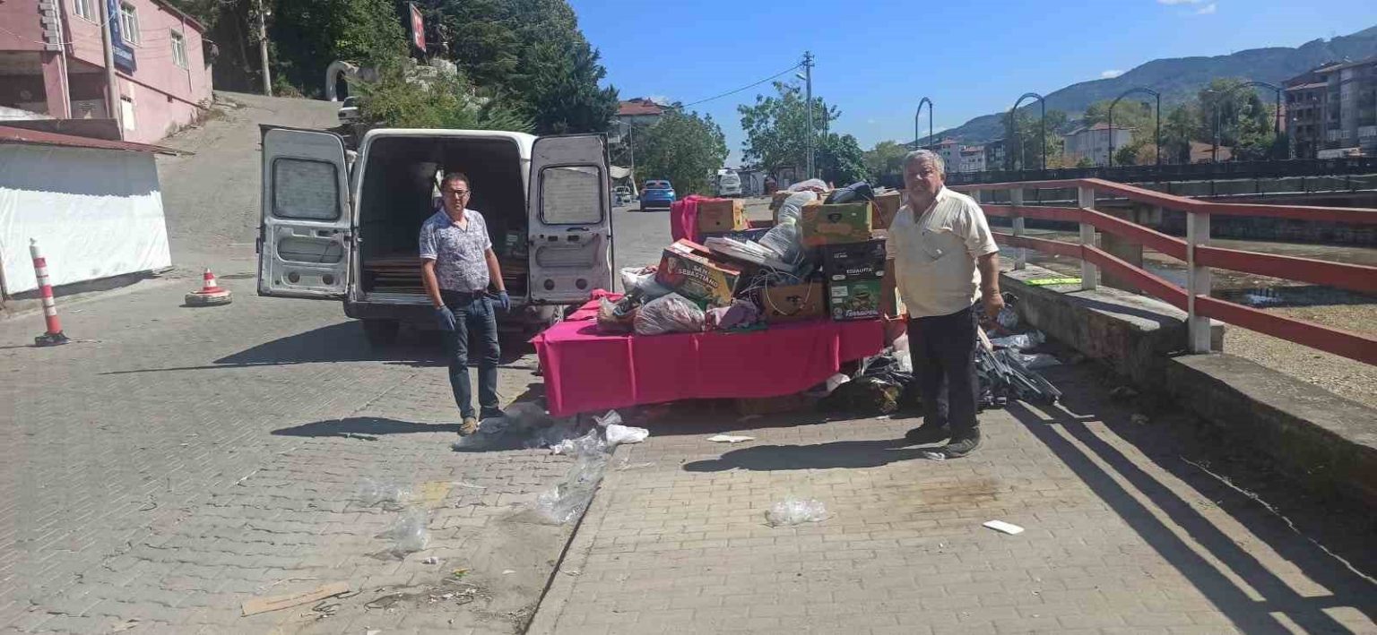 devrekte-alisveris-stantlari-kapandi