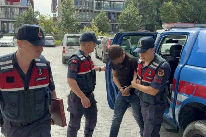 dolandiriciliktan-15-yil-hapis-cezasi-bulunan-sahis-jandarma-tarafindan-yakalandi