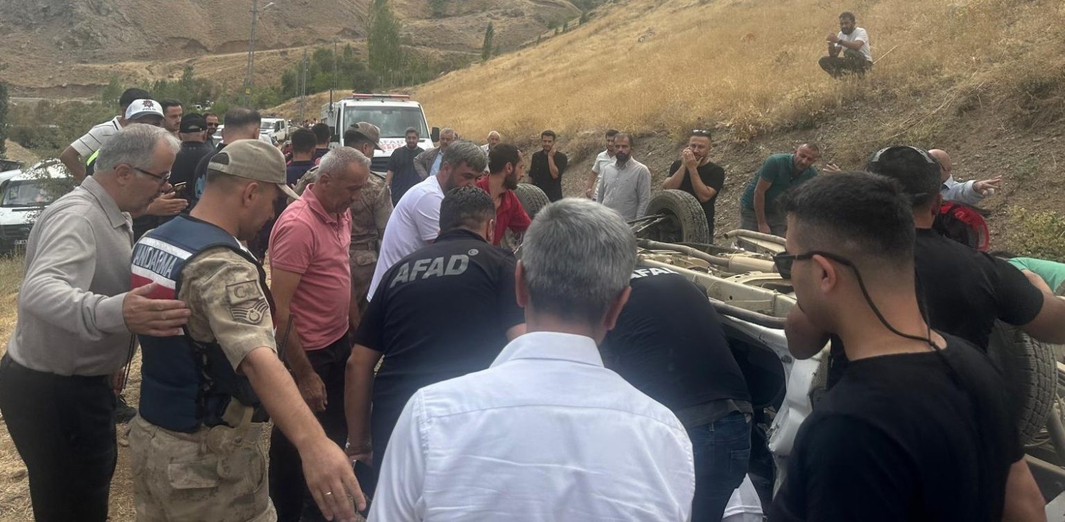 hakkaride-trafik-kazasi-2-olu