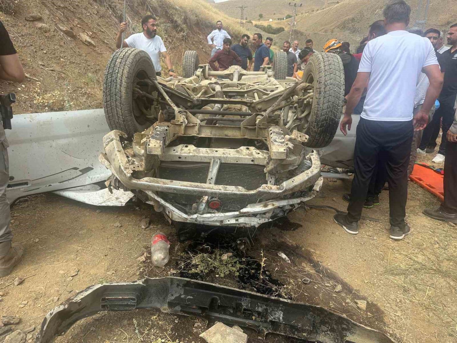 hakkaride-trafik-kazasi-3-agir-yarali